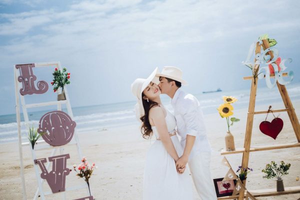Hãy chiêm ngưỡng những bức ảnh cưới đẹp như tranh vẽ tại Phú Quốc, nơi cảnh đẹp hoang sơ đầy sức hấp dẫn cho việc chụp ảnh cưới. Được chụp bởi những nhiếp ảnh gia tài ba, những bức ảnh này sẽ không để bạn thất vọng.